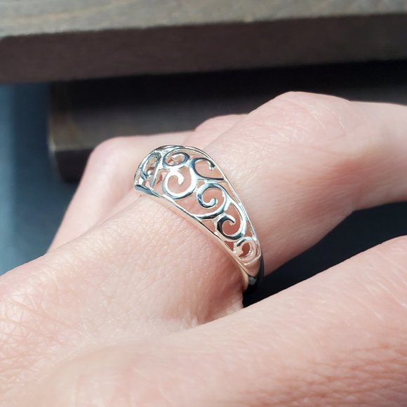 Size 10 Sterling Silver Cute Filigree Large Ring - Picture 2 of 6